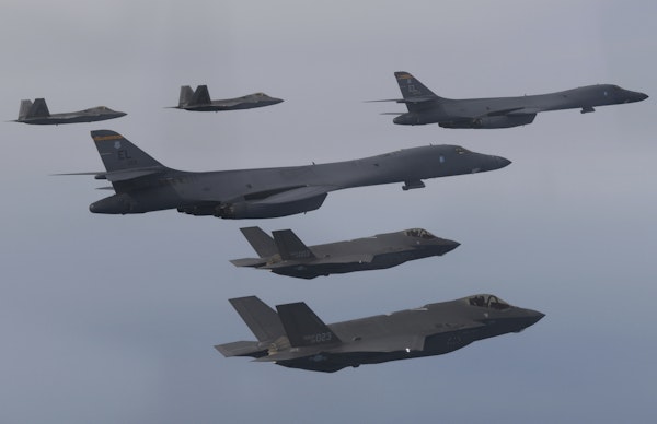 Aeronave de luptă, într-un exercițiu militar comun SUA - Coreea de Sud