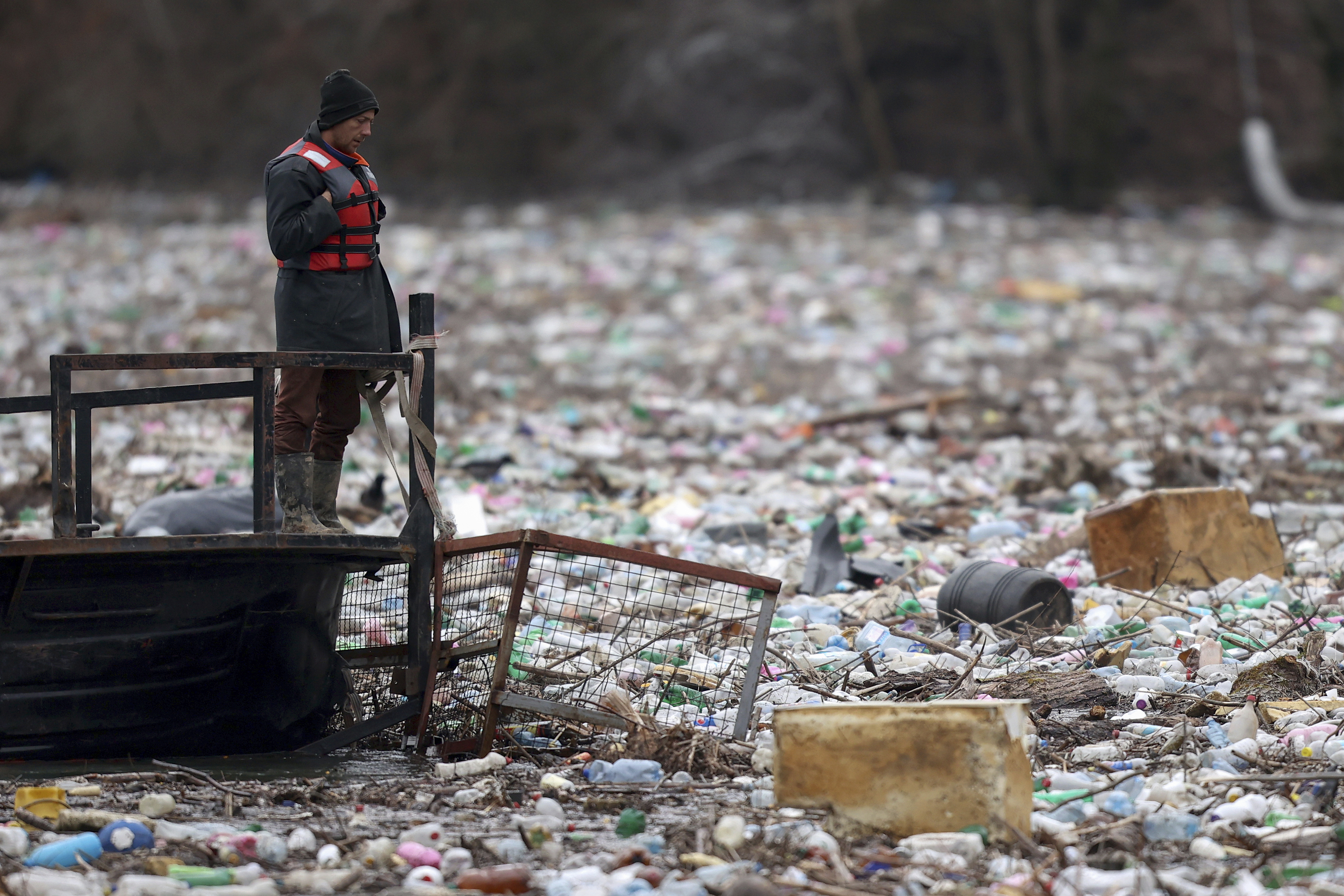 Deșeuri de plastic lângă Priboj, Serbia