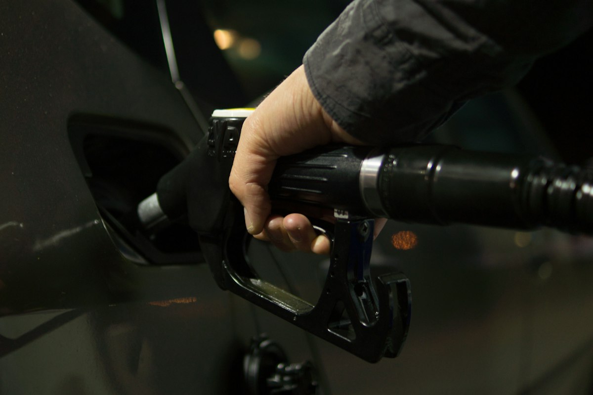 Benzina din România s-a scumpit puternic în august, având a doua cea mai mare creștere lunară din UE