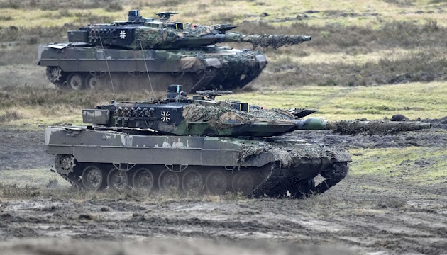 Tancuri Leopard 2, în cadrul unui exercițiu militar