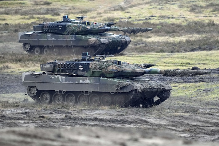 Tancuri Leopard 2, în cadrul unui exercițiu militar