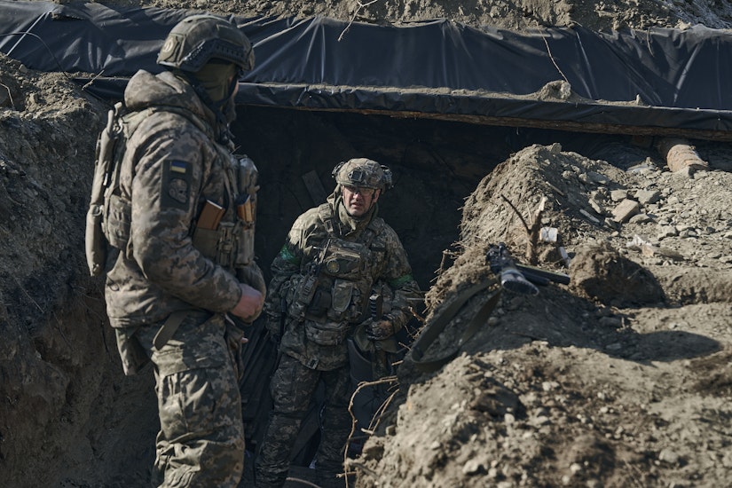 Soldați ucraineni din Forțele pentru Operații Speciale, lângă Bahmut