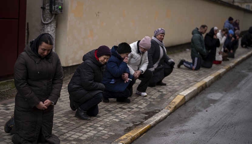 razboi ucraina oameni in genunchi