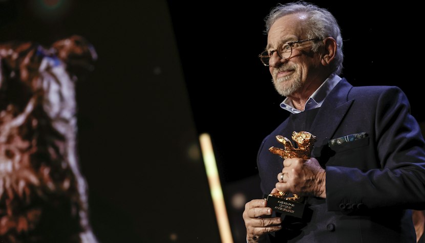Steven Spielberg a primit premiul „Ursul de Aur” pentru întreaga activitate, la Festivalul de Film de la Berlin. steven spielberg