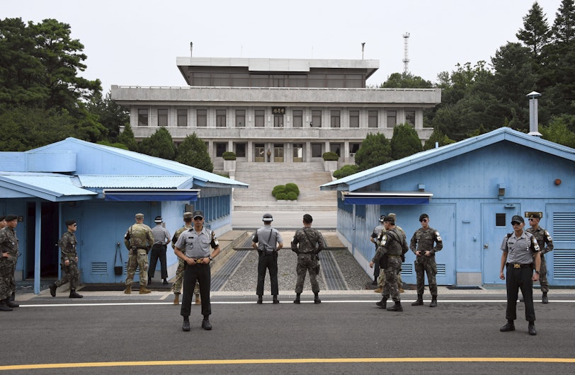 Soldați sud-coreeni și americani, în zona demilitarizată de la Panmunjom
