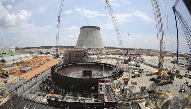 Construcția unui reactor nuclear