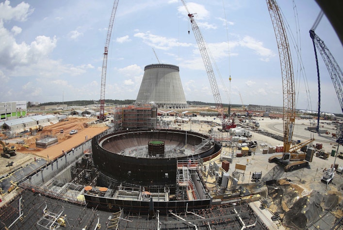 Construcția unui reactor nuclear