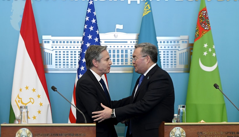 Antony Blinken, șeful Diplomației SUA, și ministrul de Externe al Kazahstanului, Mukhtar Tileuberdi