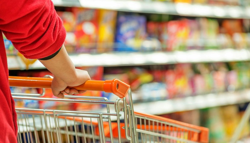 Țările occidentale reduc prețurile la alimente pentru a ajuta populația să facă față inflației supermarket