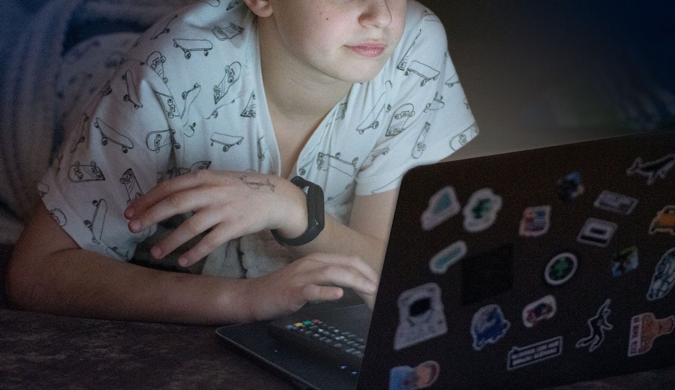 adolescent la computer