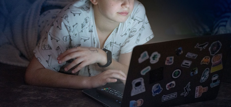 adolescent la computer