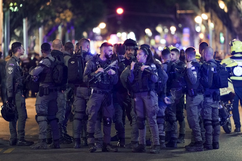 Polițiști israelieni la locul atacului din Tel Aviv