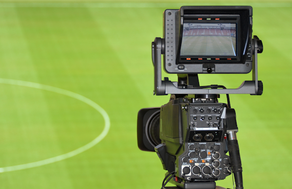 Camera de filmat pe terenul de fotbal