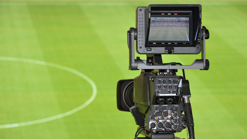 Camera de filmat pe terenul de fotbal