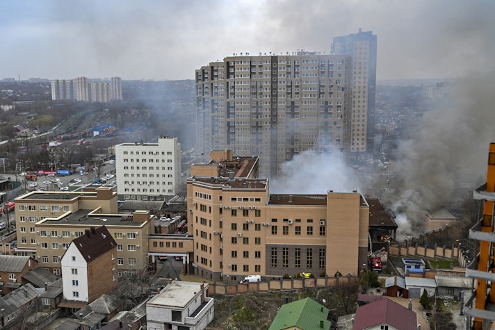 Clădirea FSB din Rostov-on-Don, cuprinsă de flăcări