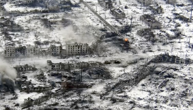 Clădiri distruse de bombardamente în Ucraina