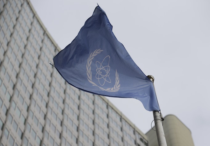 Steagul Agenţiei Internaţionale pentru Energia Atomică