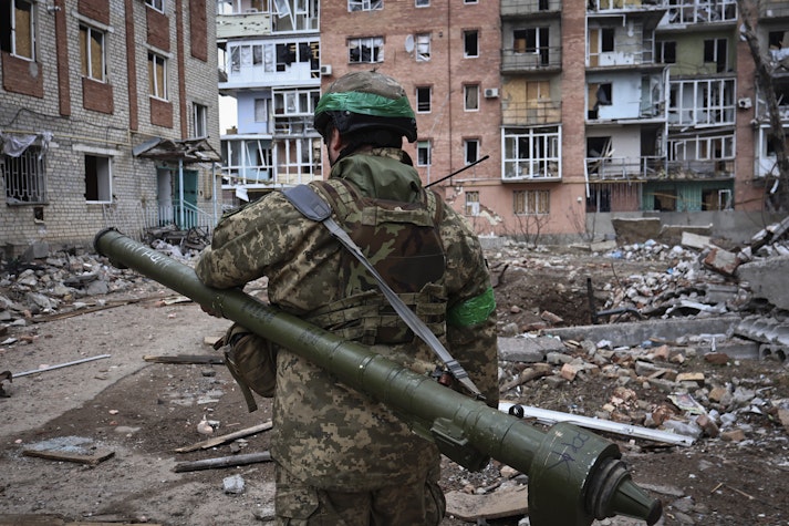 Militar ucrainean în Bahmut