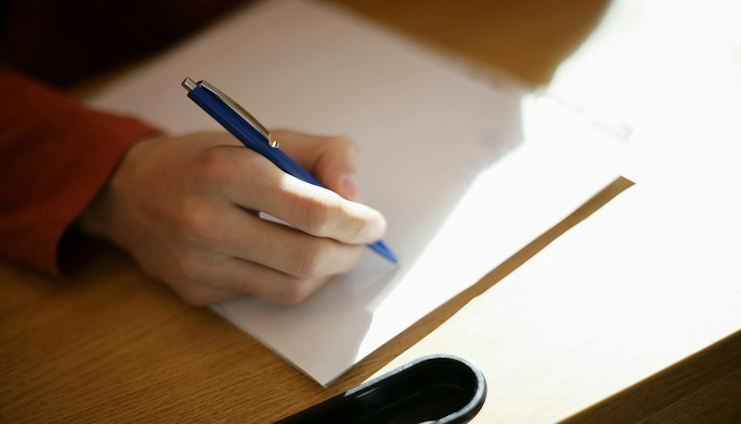 Odată cu promulgarea, se va debloca cea de-a doua tranșă din PNRR, de 3,2 miliarde de euro. scris pe hartie