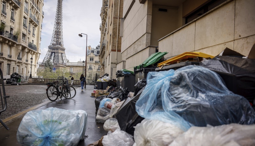 S-a încheiat greva de colectare a gunoiului la Paris, care a durat trei săptămâni. franta gunoi paris