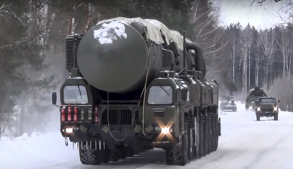 O rachetă balistică intercontinentală montată pe un camion rusesc
