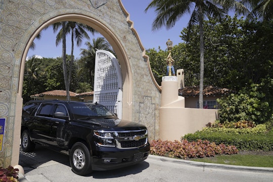 Un convoi de mașini părăsește reședința lui Donald Trump din Mar-a-Lago