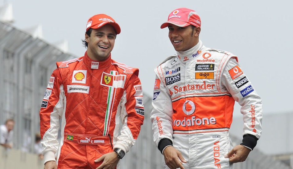 Felipe Massa (stanga) și Lewis Hamilton (dreapta)