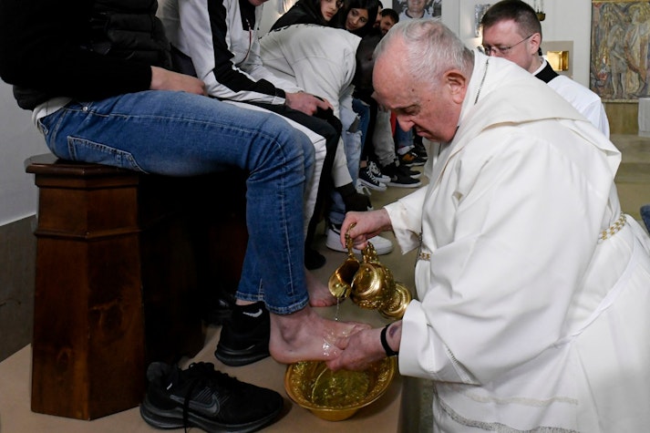 papa francisc spalat picioare