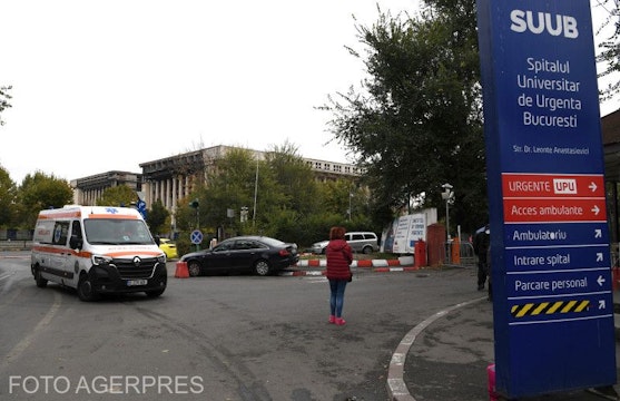 Ambulanta in fata Spitalului Universitar de Urgenta din Bucuresti