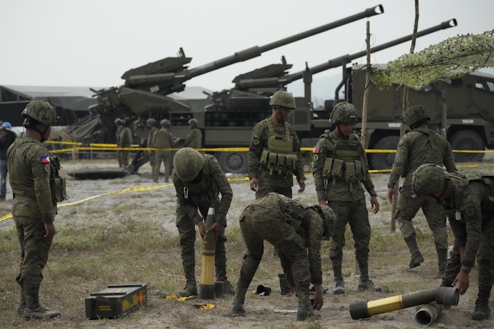 Filipine şi SUA au efectuat miercuri ultimul lor exerciţiu în cadrul celor mai mari manevre militare comune ale lor în Marea Chinei de Sud