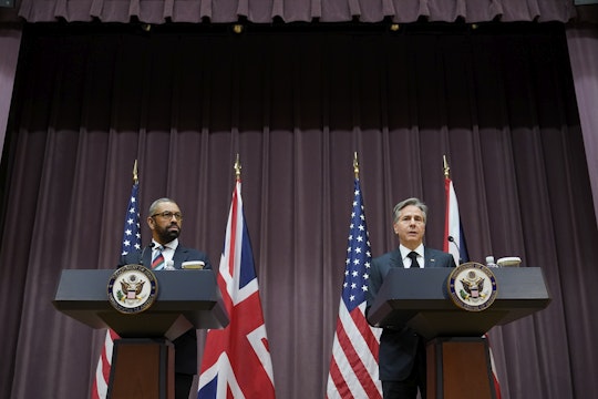 Antony Blinken, secretarul de stat al SUA, alături de omologul său britanic, James Cleverly