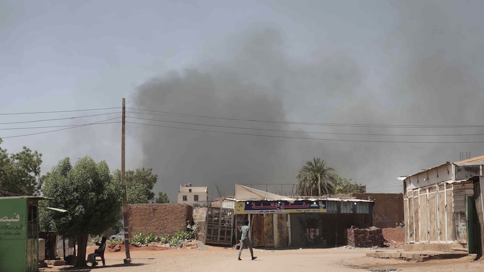 Explozii puternice au zguduit miercuri dimineaţa Khartoum, în cea de-a 26-a zi de război pentru putere în Sudan