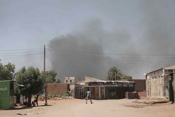 Explozii puternice au zguduit miercuri dimineaţa Khartoum, în cea de-a 26-a zi de război pentru putere în Sudan