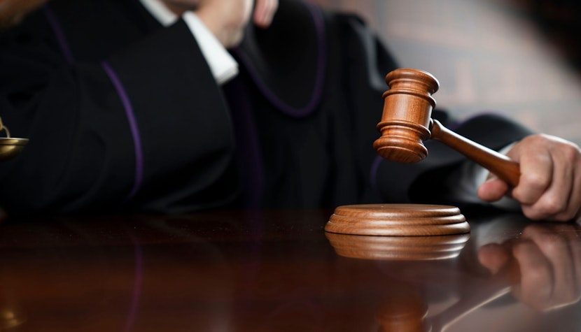 Judecător în tribunal judecator