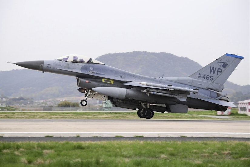 Avion de luptă F-16
