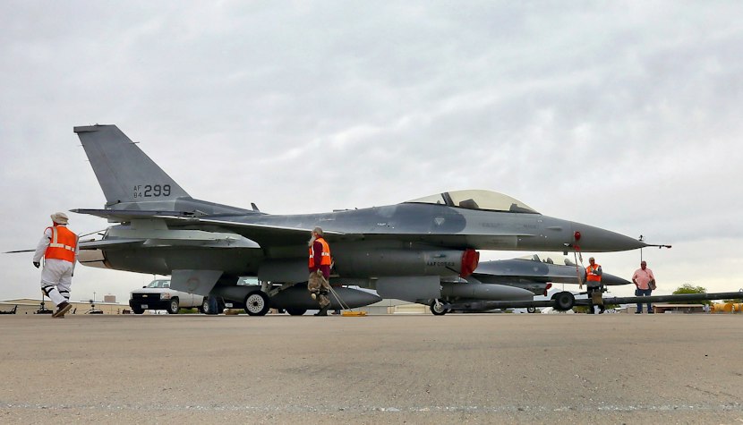 Avion de luptă F-16 Avion de luptă F-16