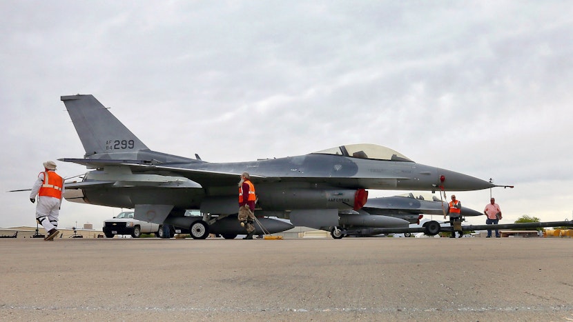 Avion de luptă F-16