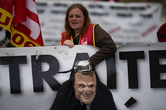 cannes protest macron
