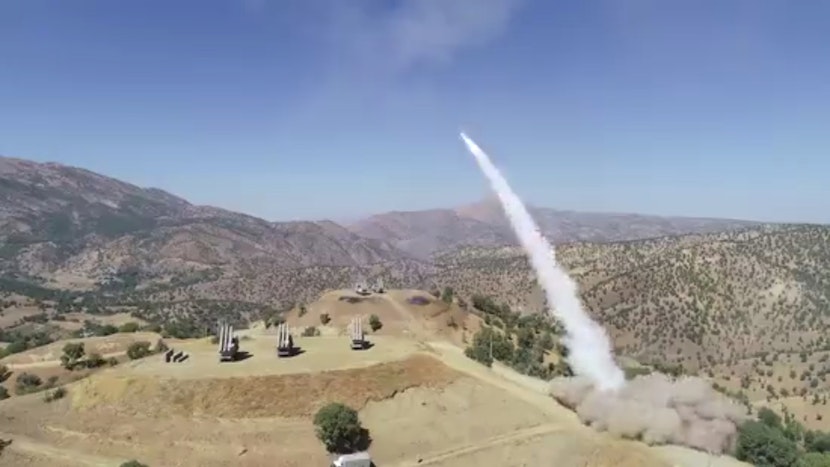 Iranul a testat cu succes o rachetă balistică tip Khorramshahr 4