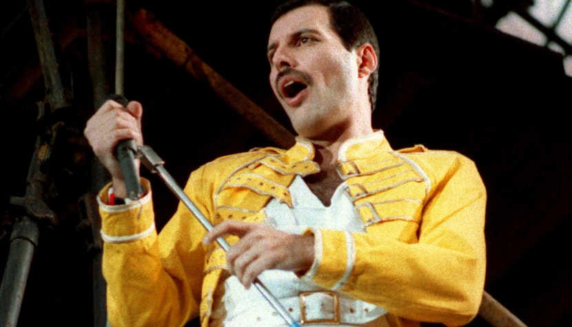 O parte din încasări vor fi donate în scopuri caritabile. freddie mercury