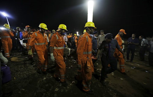 Cel puţin 50 de morţi şi 500 de răniţi după o coliziune între două trenuri în India
