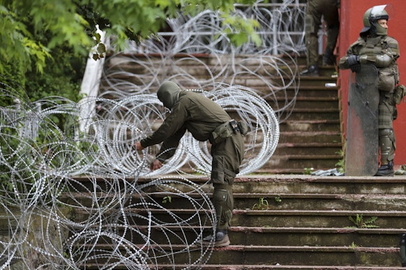 Violenţele au determinat NATO să anunţe că va trimite trupe suplimentare în Kosovo