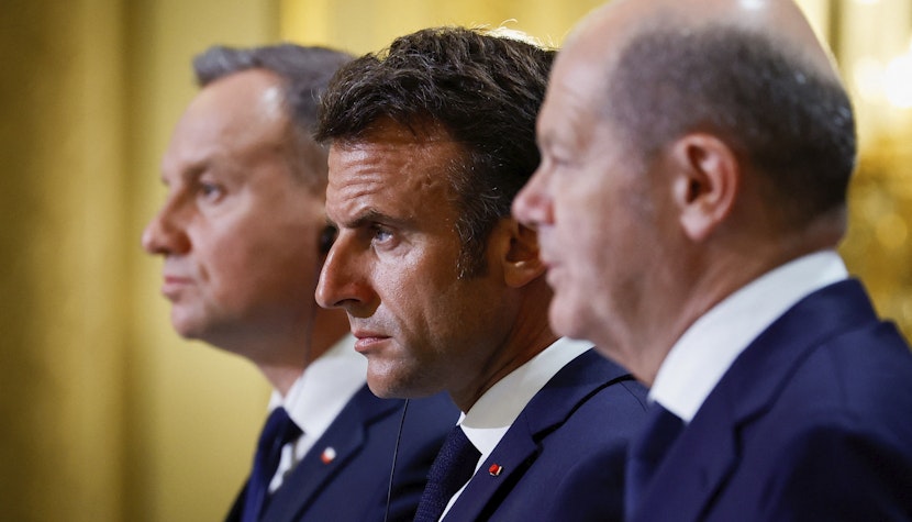 Macron a confirmat că Franţa va continua să-şi "intensifice" ajutorul militar acordat Ucrainei