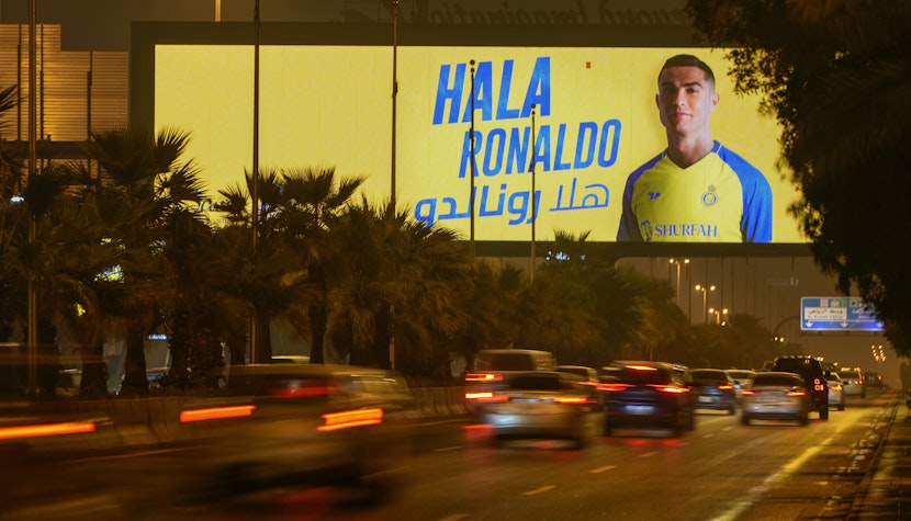 Anunțul transferului lui Cristiano Ronaldo la Al-Nassr, prezent pe panourile publicitare din oraș