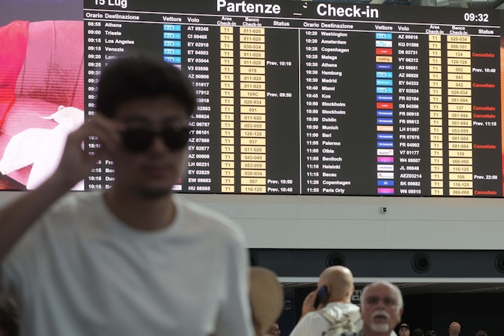 Zborurile din şi spre aeroportul din Catania din sudul Italiei sunt suspendate până miercuri