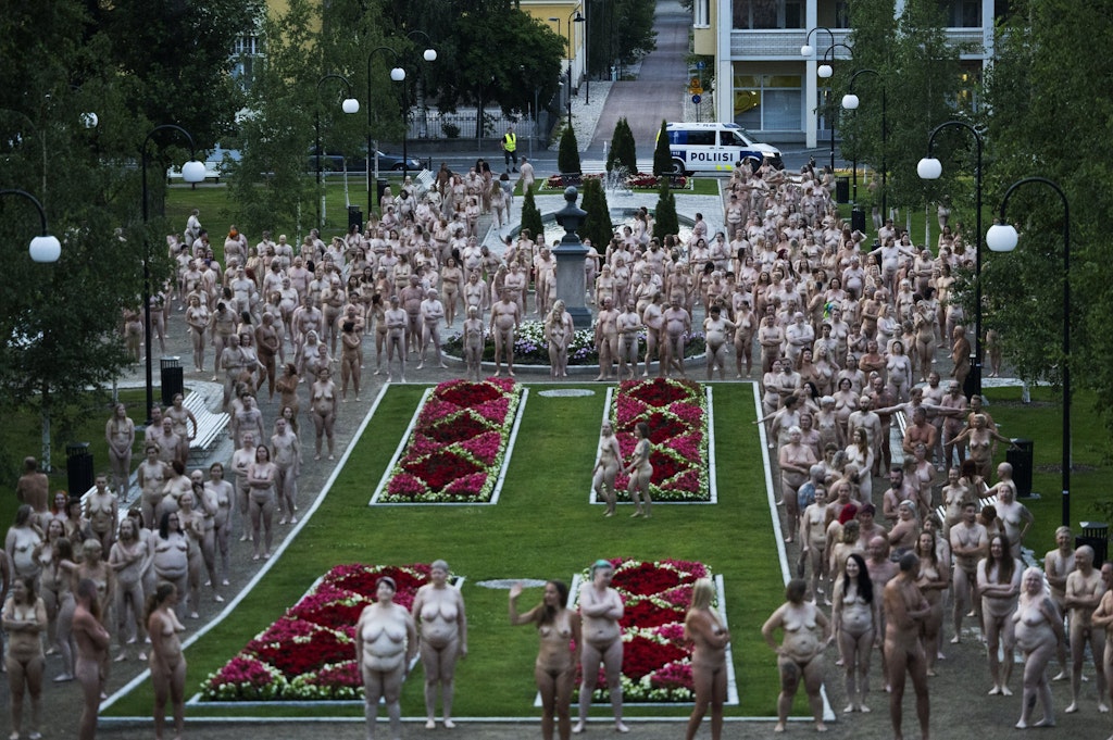 Mulțime de nudiști, fotografiată de Spencer Tunick