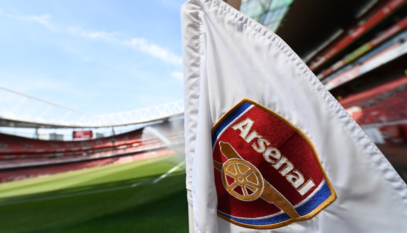 Fanion al clubului Arsenal, pe stadionul Emirates