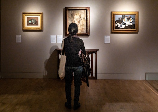 Picturi semnate Pablo Picasso, în cadrul unei expoziții