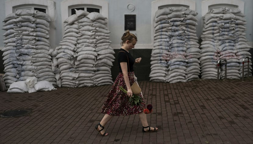 Ucrainenii care trăiesc pe teritoriul ocupat de forţele ruse sunt forţaţi să dobândească cetăţenia rusă Ucrainenii care trăiesc pe teritoriul ocupat de forţele ruse sunt forţaţi să dobândească cetăţenia rusă