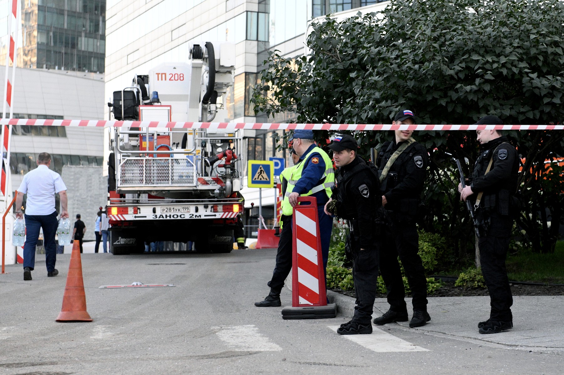 Atentat sinucigaș la Moscova: Un polițist decedat, răniți! Atentat sinucigaș la Moscova: Un polițist decedat, răniți!